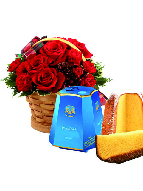 cesto di rose rosse e pandoro