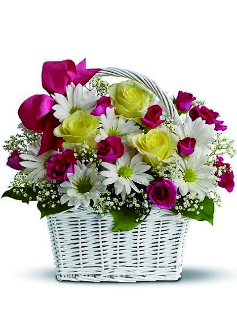 Cesto di rose rosse gialle e margherite