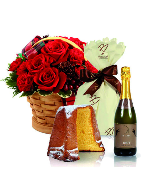 cesto di natale con rose, pandoro e bottiglia spumante