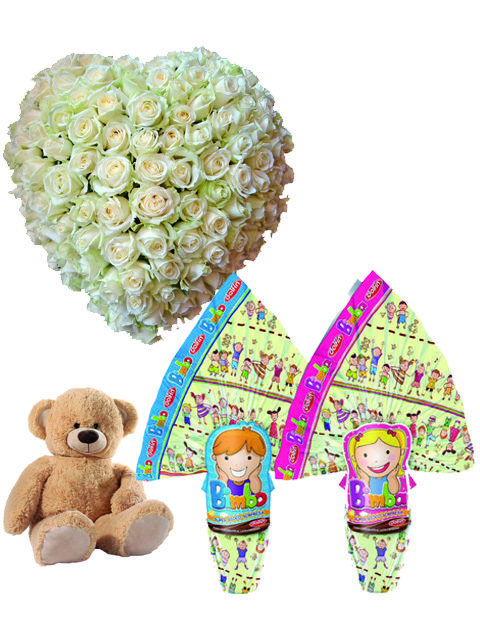 un cuore di 100 rose bianche un uovo e orsetto